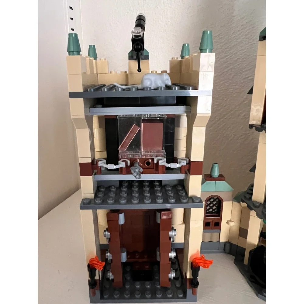 LEGO Harry Potter Hogwarts Castle 4842 Building Set with Minifigures 4th Edition